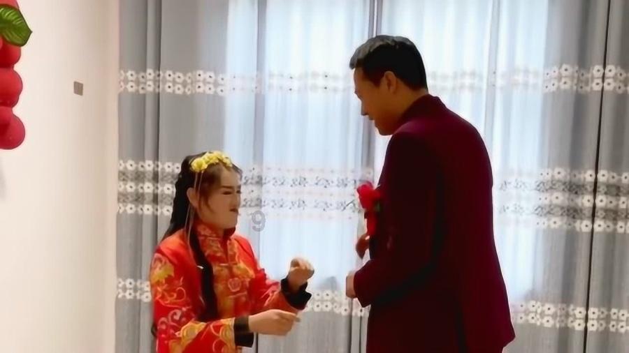 男生失恋后几年都走不出来,一直留着前任的手机号,和用前任名字设置的微信,聊天记录,一直单身,说明-专业知识问答网页