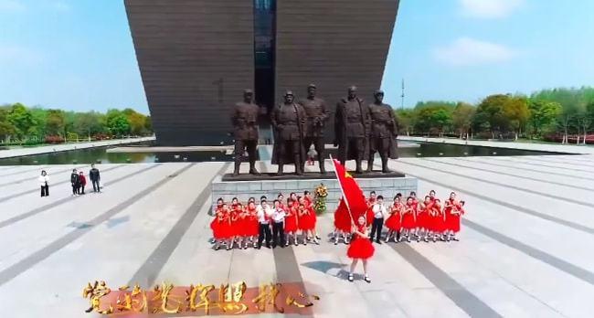 亚当玩高尔夫