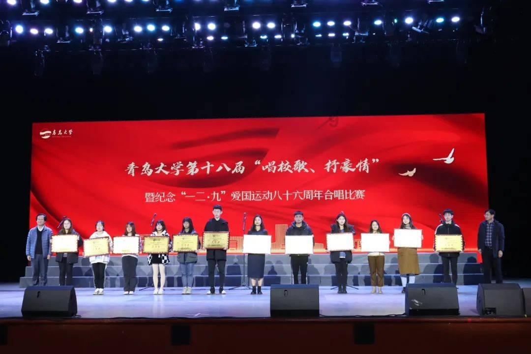 离谱！侃爷Kanye West让老婆穿情趣短裤出门！