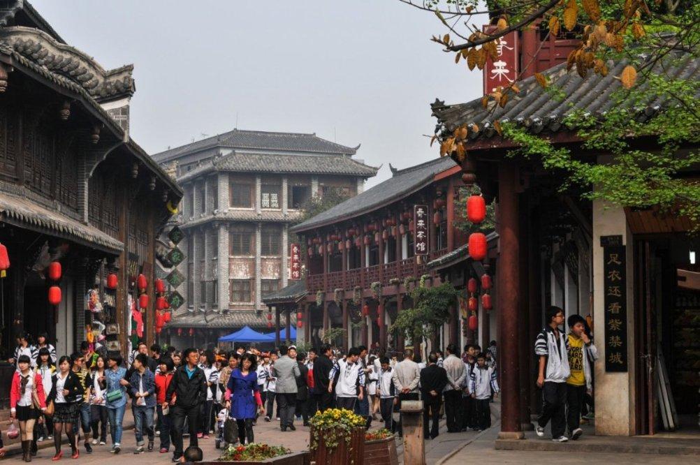 迪丽热巴1664全球品牌